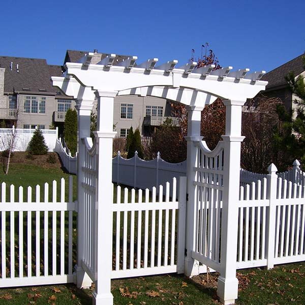Backyard Fence Installation In Illinois - Paramount Fence