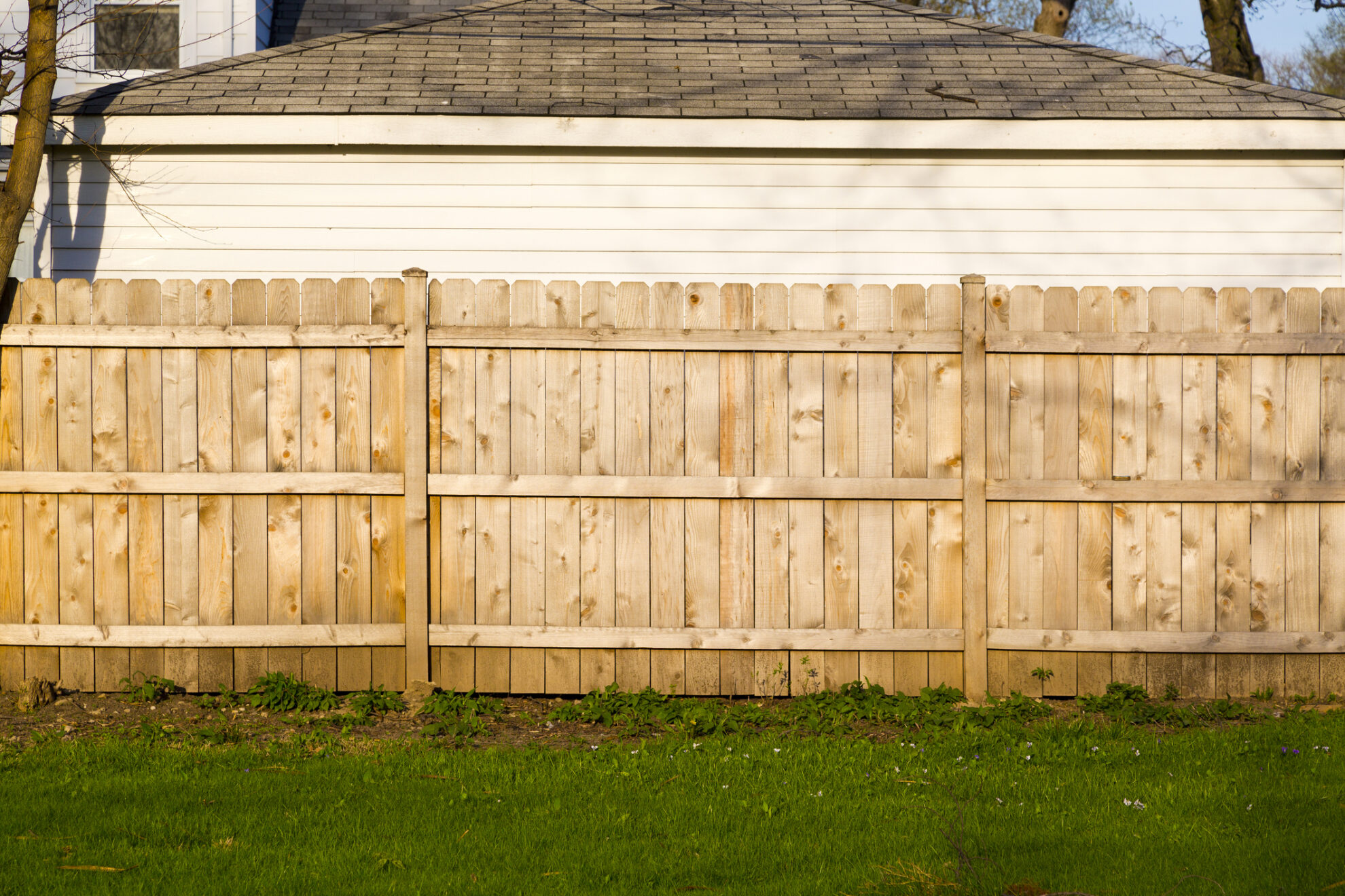 5 Signs It's Time for a New Wood Fence Paramount Fence