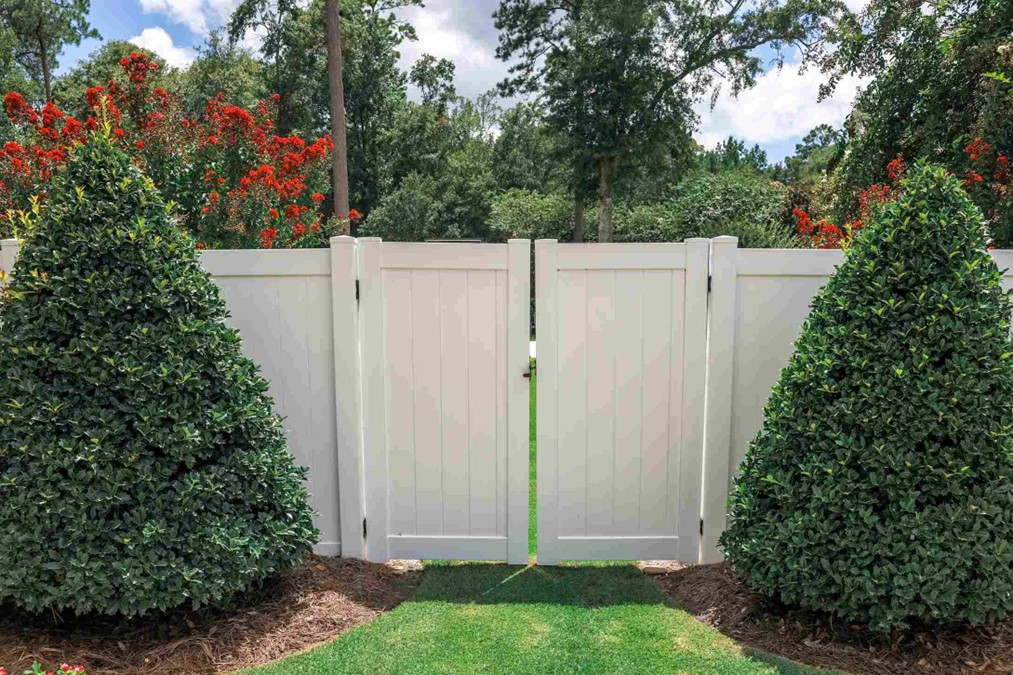 Fence Replacement vs. Repair, Chicago, IL